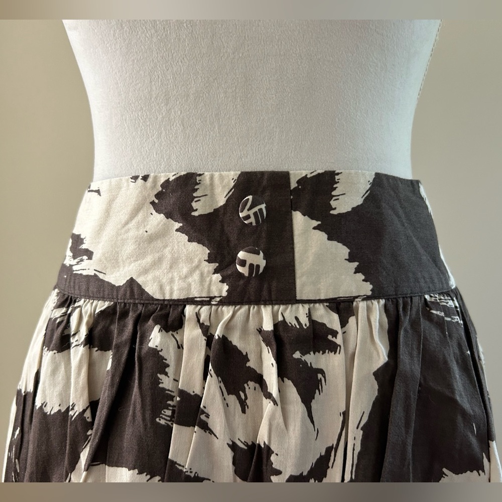 CUTE Brown/Cream Skirt - Picture 2 of 3